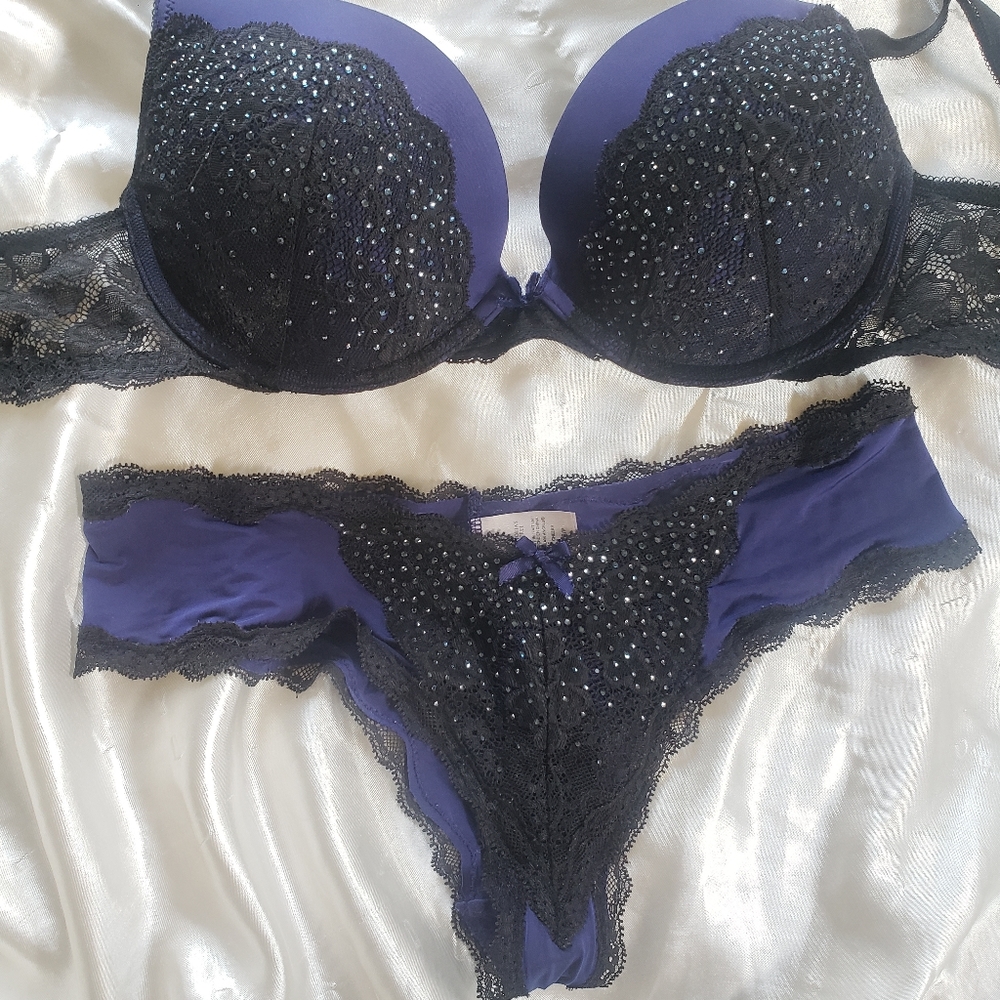 Victoria's Secret Limited Edition Fantasy Set - Picture 2 of 10